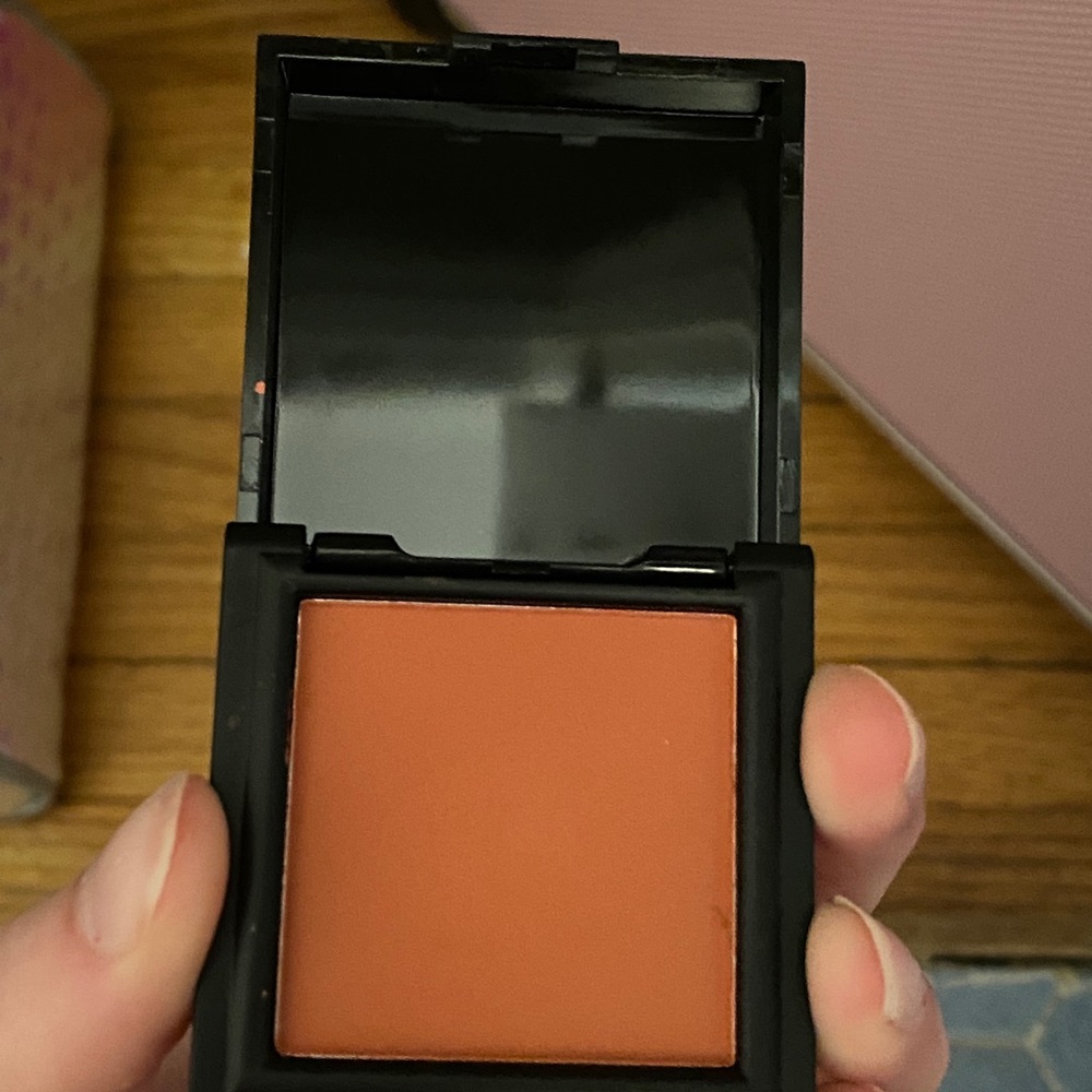 Laritzy blush